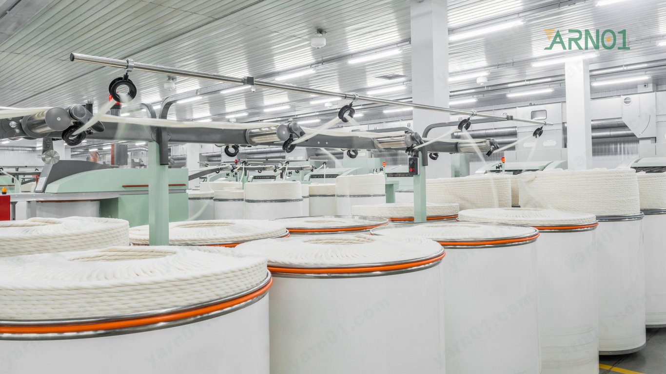 At the yarn production plant, we clean and card the woolen yarns to ensure that the subsequent stages of yarn production are efficient and smooth.